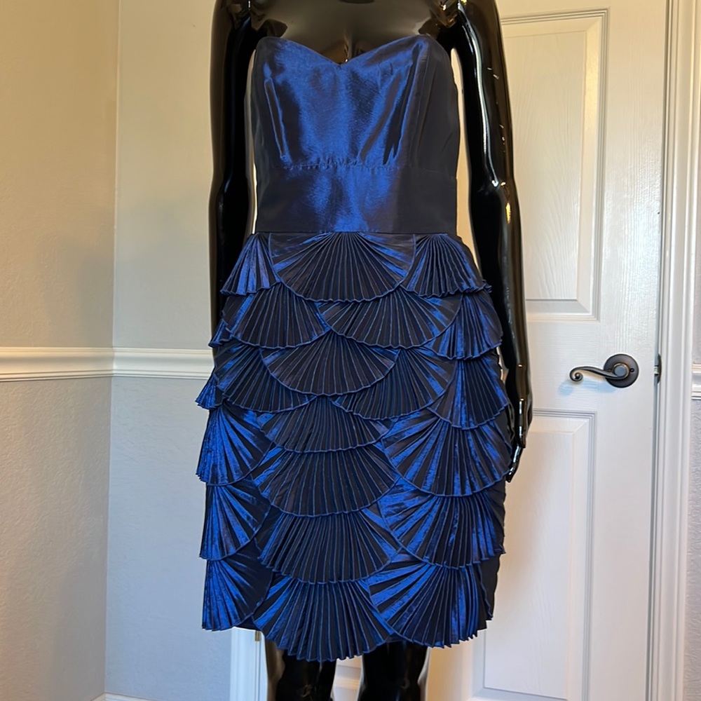 Laundry by Shelli Segal Los Angeles dark blue strapless gown